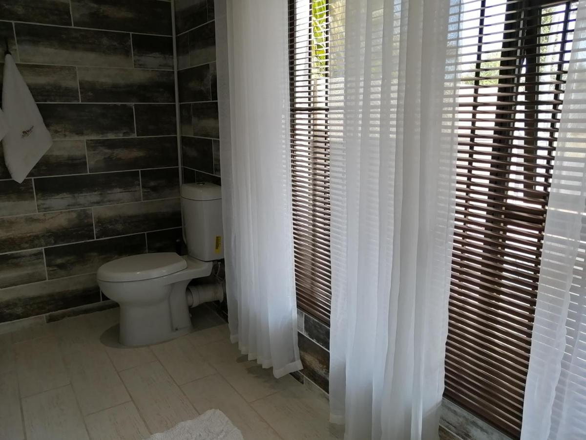 Villa Mariss Guesthouse Kraaifontein Bagian luar foto