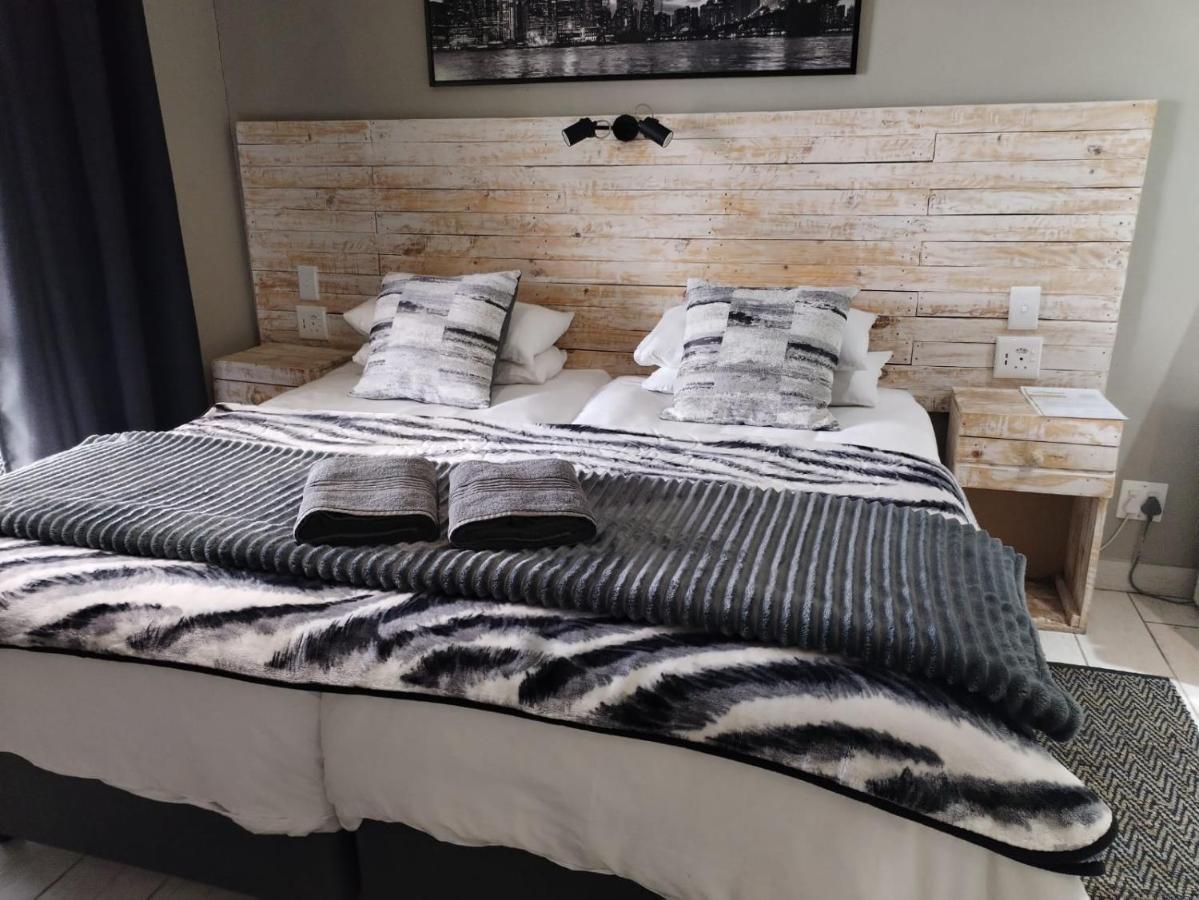 Villa Mariss Guesthouse Kraaifontein Bagian luar foto
