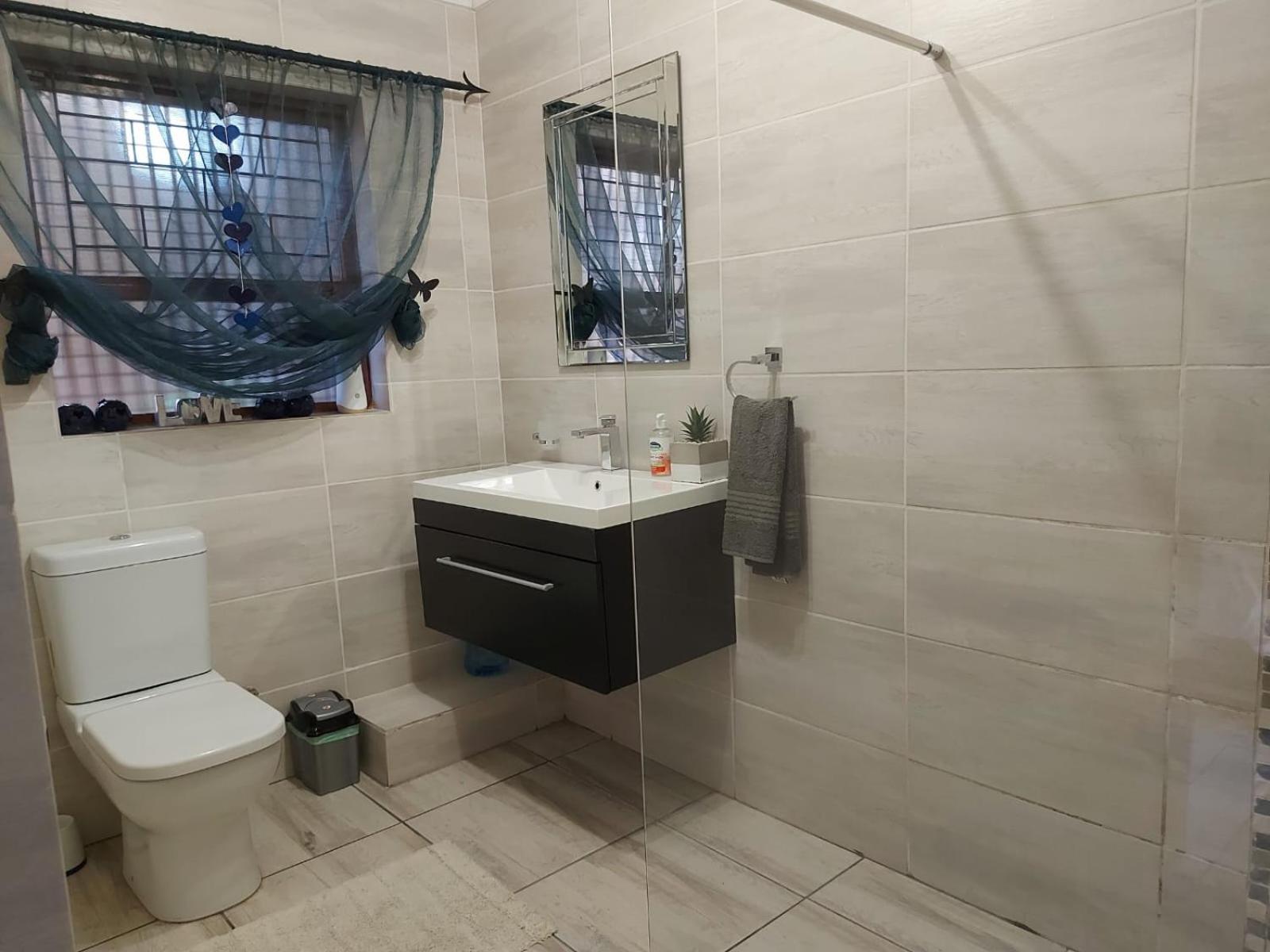 Villa Mariss Guesthouse Kraaifontein Bagian luar foto